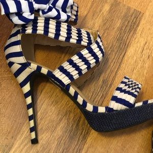 Blue and whit heels with a bow on the side.